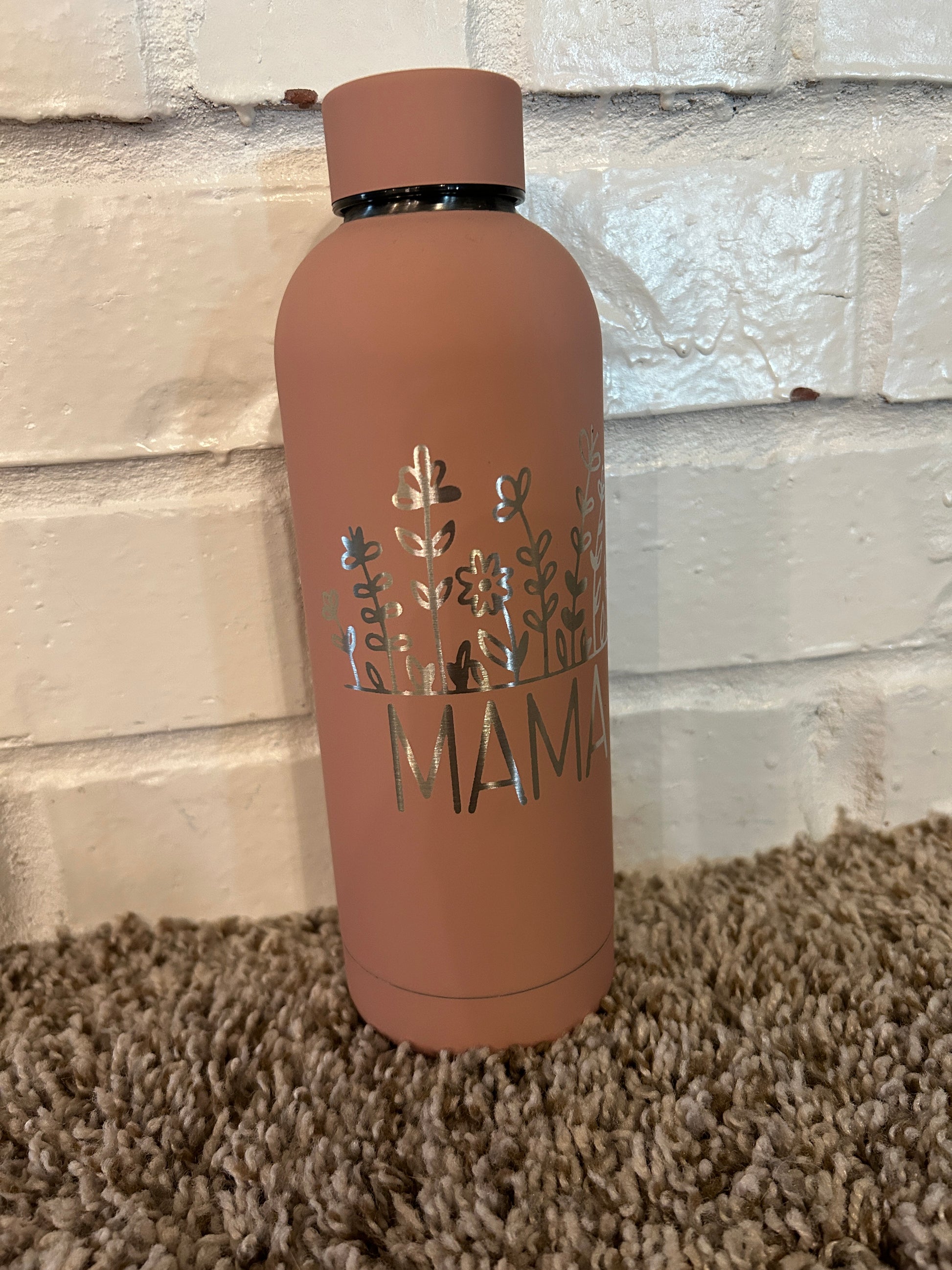 Mama engraved water bottle – Designs by Grace